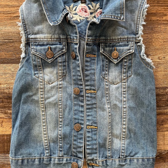 Embroidered Jean vest - Picture 2 of 5